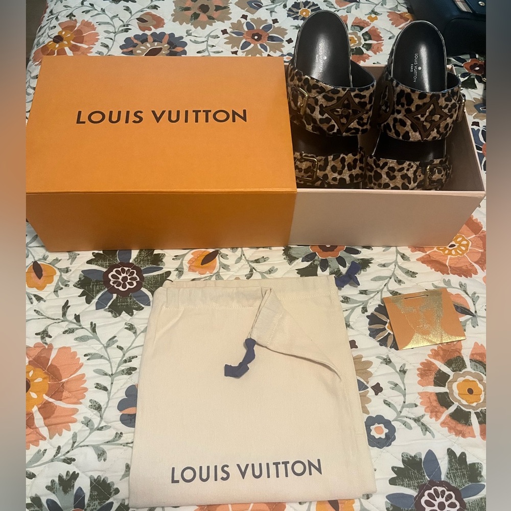 Louis Vuitton slip on mules - Picture 5 of 6